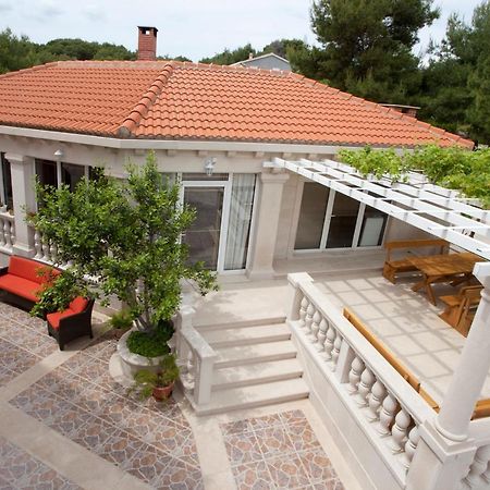 Apartments Barba Petra Dvori Sumartin Exterior foto