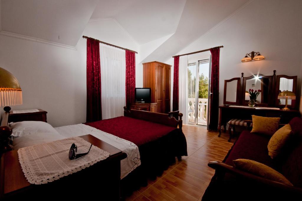 Apartments Barba Petra Dvori Sumartin Quarto foto