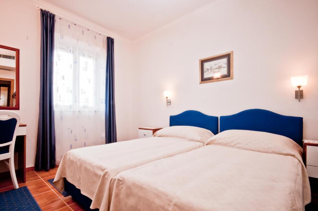Apartments Barba Petra Dvori Sumartin Quarto foto