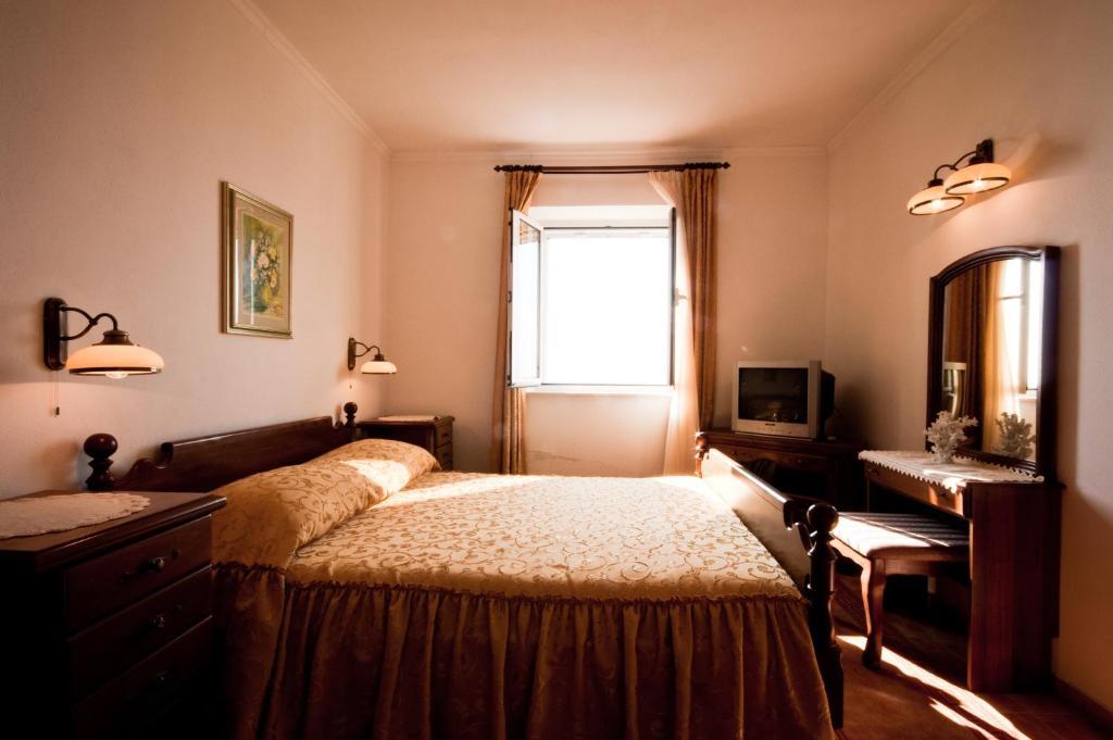 Apartments Barba Petra Dvori Sumartin Quarto foto